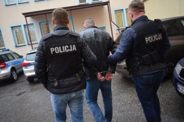 Policja zatrzymała mężczyznę, który okradł dwóch chojnickich jubilerów