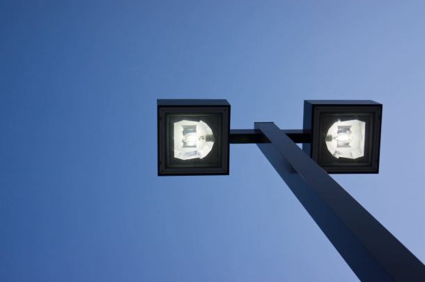 W Kościerzynie kończy się wymiana starych lamp ulicznych na energooszczędne