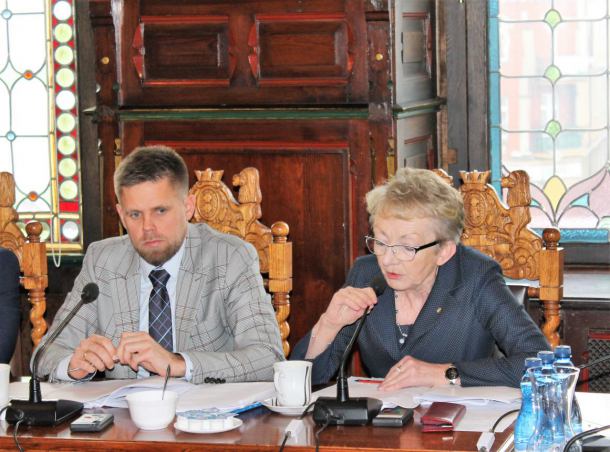In vitro: niektórzy radni z Chojnic chcą pisać prawo na nowo?