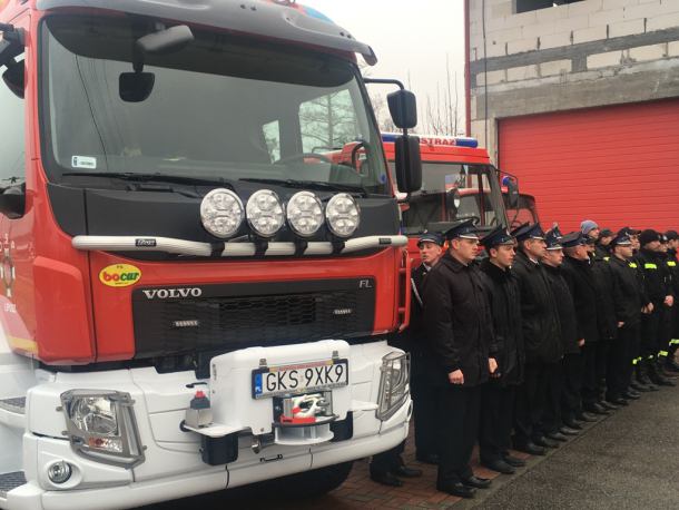 OSP w Lipuszu i Dziemianach otrzymały nowe wozy ratowniczo - gaśnicze (FOTOGALERIA)