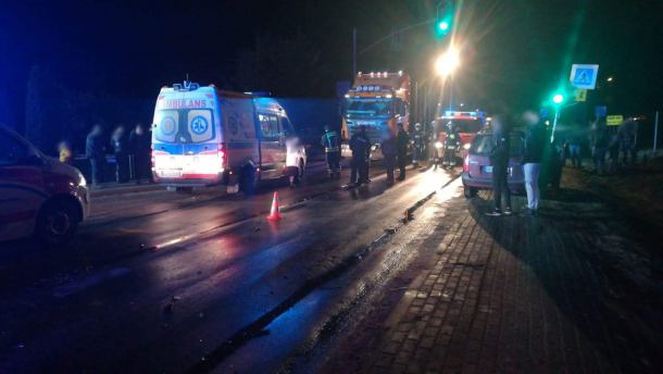Zderzenie dwóch samochodów w Zalesiu w gminie Brusy. Dwie osoby poszkodowane