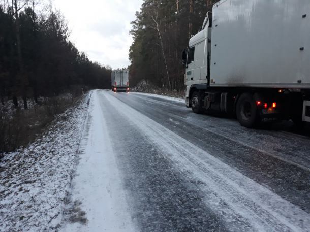Uwaga kierowcy. Bardzo trudna sytuacja na drogach
