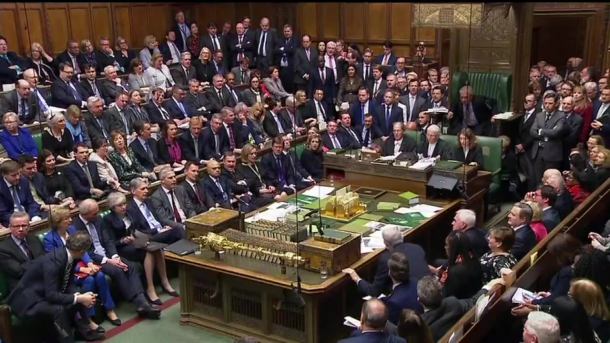 Umowa w sprawie brexitu odrzucona. Opozycja składa wniosek o wotum nieufności dla rządu Theresy May