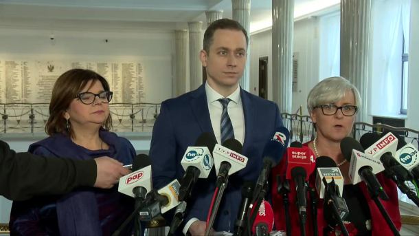 &bdquo;Polityczna odpowiedzialność spoczywa na A. Macierewiczu&rdquo;. Opozycja o zatrzymaniu byłego rzecznika MON przez CBA