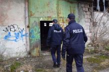 Policjanci jednego dnia uratowali dwóch mężczyzn zagrożonych wychłodzeniem