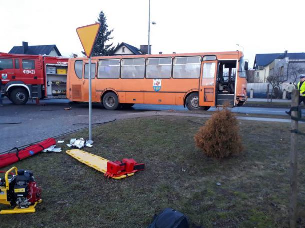 Zderzenie gimbusa z bmw w Brusach. Dzieci nie ucierpiały (FOTO)
