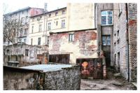 Chojnickie podw&oacute;rka, kamienice i klatki schodowe na fotografiach Joachima Dąbrowskiego