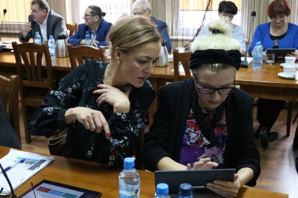 Jest radną powiatową. Wygrała konkurs na kierownika Referatu Organizacyjnego i Promocji w Urzędzie Gminy w Człuchowie