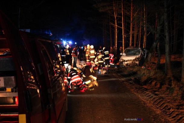 Dwie osoby nie żyją, trzy są ranne. Tragiczny wypadek w powiecie kościerskim