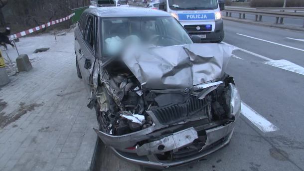 Pijany kierowca wjechał w samochody stojące na światłach w Gdyni. Nikt nie ucierpiał