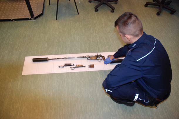 Znęcał się nad partnerką i miał nielegalną broń. Policja zatrzymała 57-latka z gminy Rzeczenica