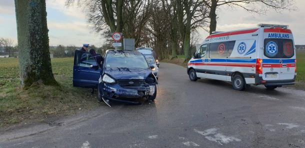 Zderzenie dwóch aut na drodze w Jarcewie w gminie Chojnice