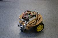 "Sam jeździ i wykrywa ściany". 14-letni uczeń z Polnicy zbudował robota. Z drewna i elektroniki