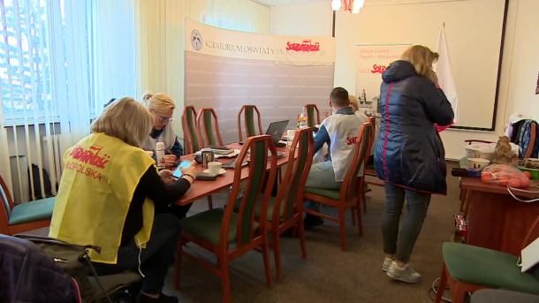 Nauczyciele z Warszawy, Gdyni i Kielc dołączają do protestu w małopolskim kuratorium