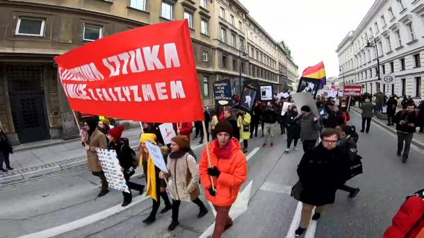 "Polska kolorowa, a nie narodowa". Ulicami stolicy przeszedł marsz antyrasistowski i antyfaszystowski