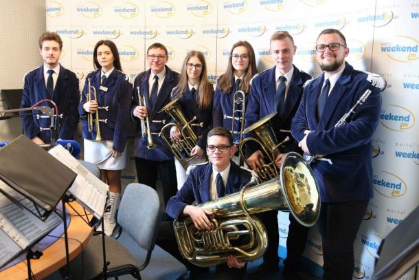 Orkiestra dęta Begama z Kościerzyny w drodze do Armenii zagrała "na żywo" w Weekend FM (WIDEO)