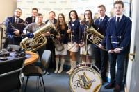 Orkiestra dęta Begama z Kościerzyny w drodze do Armenii zagrała "na żywo" w Weekend FM (WIDEO)