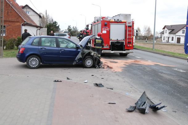Dwie kobiety trafiły do szpitala po wypadku drogowym, do którego doszło w Silnie (FOTO)