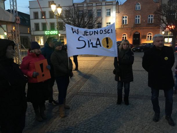 Wiec poparcia dla strajkujących nauczycieli w Kościerzynie