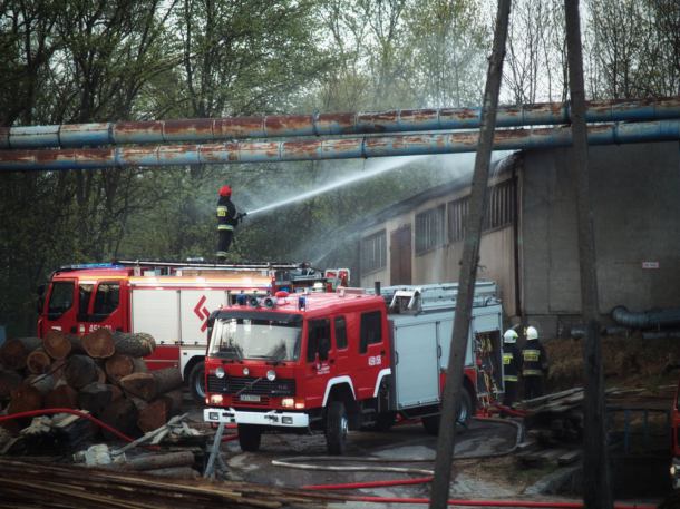 Powalone drzewa i pożary w lasach. Skutki wichury w powiatach bytowskim i kościerskim