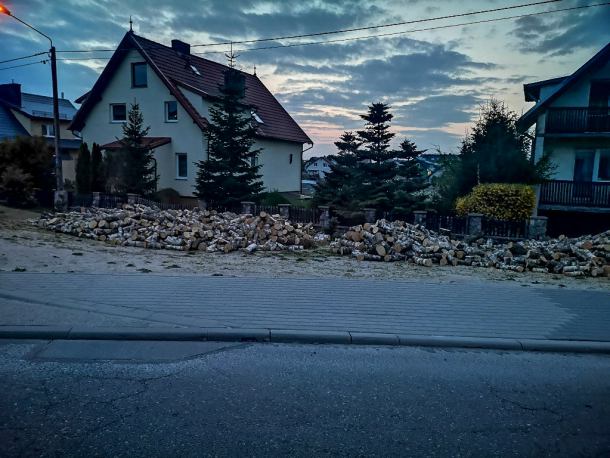 Gmina Bytów wprowadza opłaty za składowanie drewna w obrębie pasa drogowego