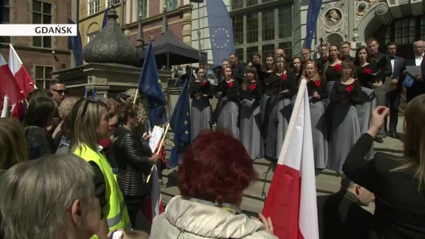 Mieszkańcy polskich miast odśpiewali "Odę do radości". Obchody 15. rocznicy wstąpienia Polski do Unii Europejskiej