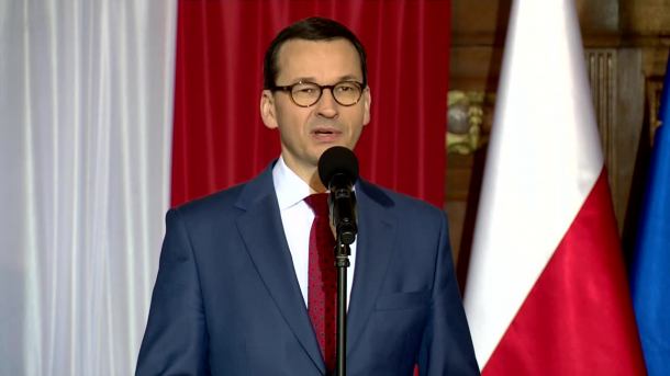 "Polskość oznacza solidarność, wolność, wielkość". Uroczyste podniesienie flagi z udziałem premiera w Szczecinie