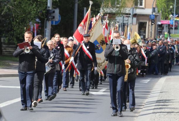 "Tegoroczne święto ma szczególny kontekst". Za nami obchody rocznicy uchwalenia Konstytucji 3 Maja w Chojnicach (FOTO)
