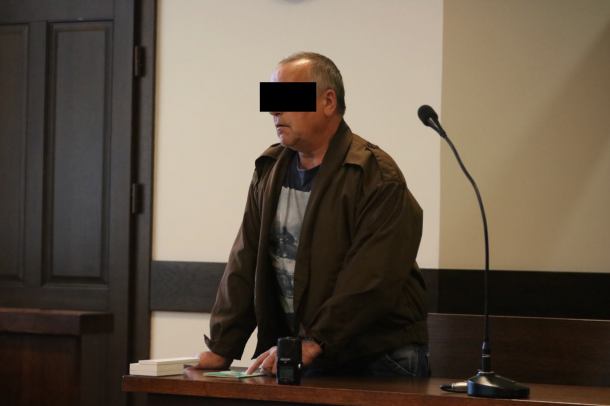 Przed sądem w Człuchowie ruszył proces mieszkańca Przechlewa oskarżonego o utopienie psa