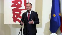 "To nie jest jałmużna, to jest udział państwa w wychowaniu dzieci". Prezydent podpisał ustawę o 500+ na każde dziecko