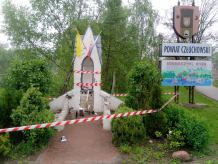 Kapliczka Najświętszej Maryi Panny pod Debrznem zniszczona przez wandali