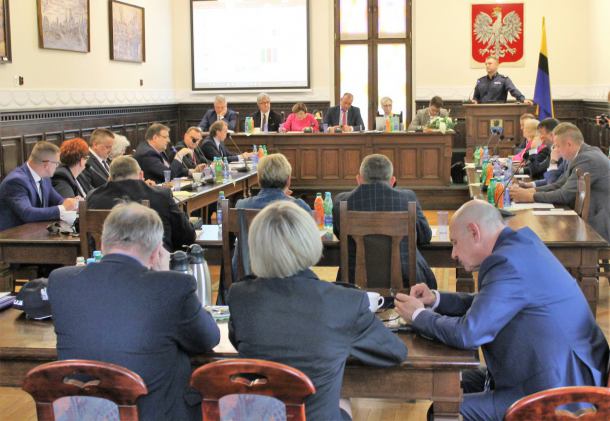 Rada Powiatu Chojnickiego zmieniła zasady wynagradzania nauczycieli