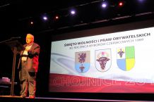 Profesor Aleksander Hall w Chojnicach na obchodach Święta wolności i praw obywatelskich