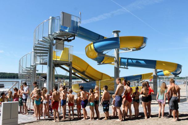 Zjeżdżalnia na plaży w Charzykowach otwarta (FOTO)