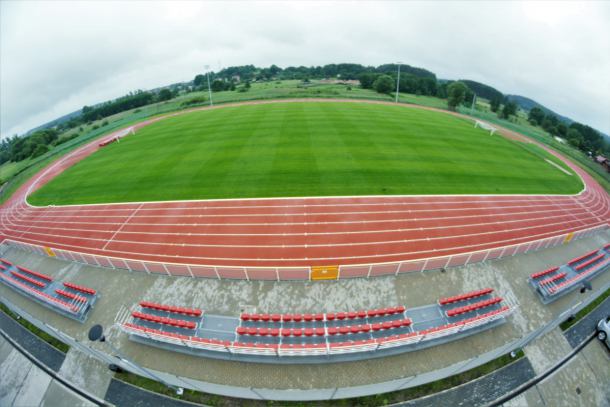 Niemal z rocznym opóźnieniem zakończyła się budowa stadionu lekkoatletycznego w Bytowie