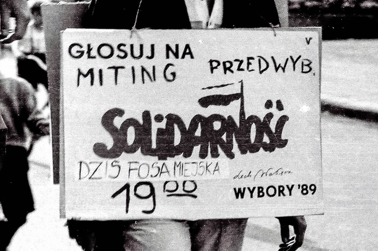 Wybory 4 czerwca 1989 r. zobacz archiwalne zdjęcia z przedwyborczego spotkania w Chojnicach