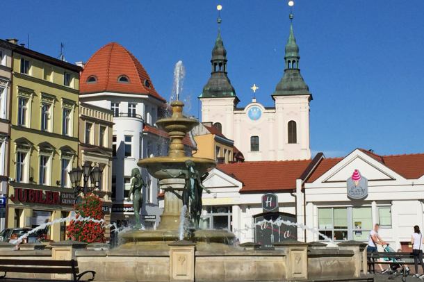 Nie działa fontanna na Starym Rynku w Chojnicach. Bo... musi wyschnąć