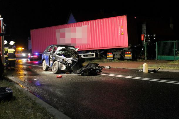 Jedna osoba nie żyje, druga jest ranna. Tragiczny wypadek w Barkowie, w gminie Człuchów