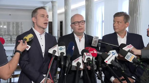 "Złapaliśmy M. Kuchcińskiego za rękę, która grzebie w kieszeniach Polaków". Opozycja domaga się dymisji marszałka
