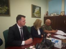 Akt notarialny podpisany. Internat kościerskiego ZS nr 3 w rękach wojska
