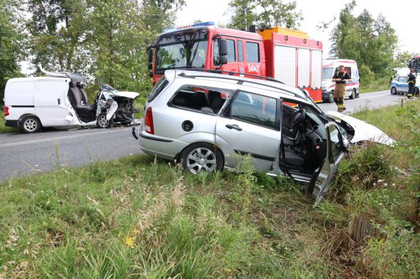 Sześć osób poszkodowanych w wypadku na granicy powiatów chojnickiego i tucholskiego (FOTO)
