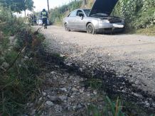 Pijany 23-latek bez uprawnień stracił panowanie nad autem i dachował (FOTO)