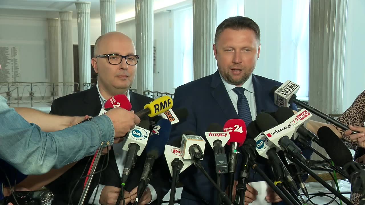 Oczekujemy publikacji wszystkich lotów od 2015 roku. Posłowie opozycji domagają się listy osób latających z instrukcją HEAD