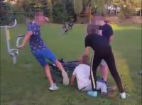 "Dawaj go". Grupa dzieci z Klawkowa znęcała się nad 9-latkiem. Wszystko nagrywali telefonem kom&oacute;rkowym