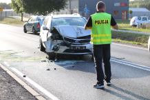 "Na sekundkę się odwróciłem". Jedna osoba trafiła do szpitala po zderzeniu dwóch samochodów w Rychnowach (FOTO)