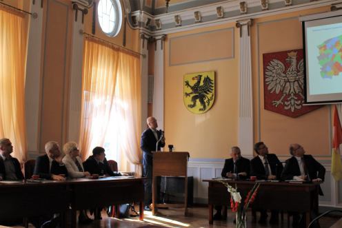 Człuch&oacute;w: dyskusja o zmianach w systemie edukacji oraz o programie "Czyste powietrze"