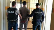 Młody włamywacz z Chojnic zatrzymany przez policję. Usłyszał 15 zarzutów