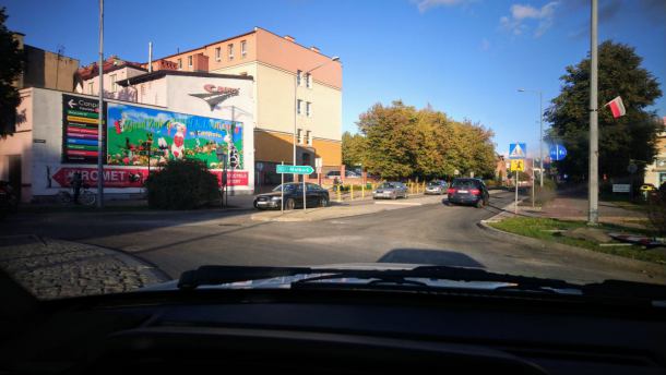 Dojazd ulicą Sukienników do Ronda Solidarności w Chojnicach w końcu otwarty