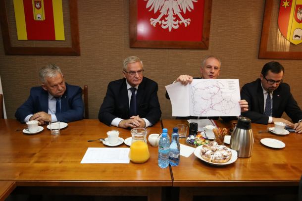 Starosta człuchowski nie podpisał umów z wojewodą pomorskim. Swoje umowy podpisały gminy (FOTO)