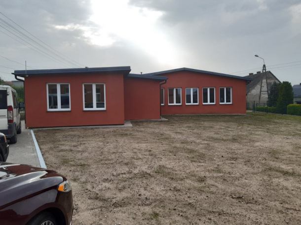 Budynek po starym gimnazjum w Skorzewie w gminie Kościerzyna zyskał nowe oblicze